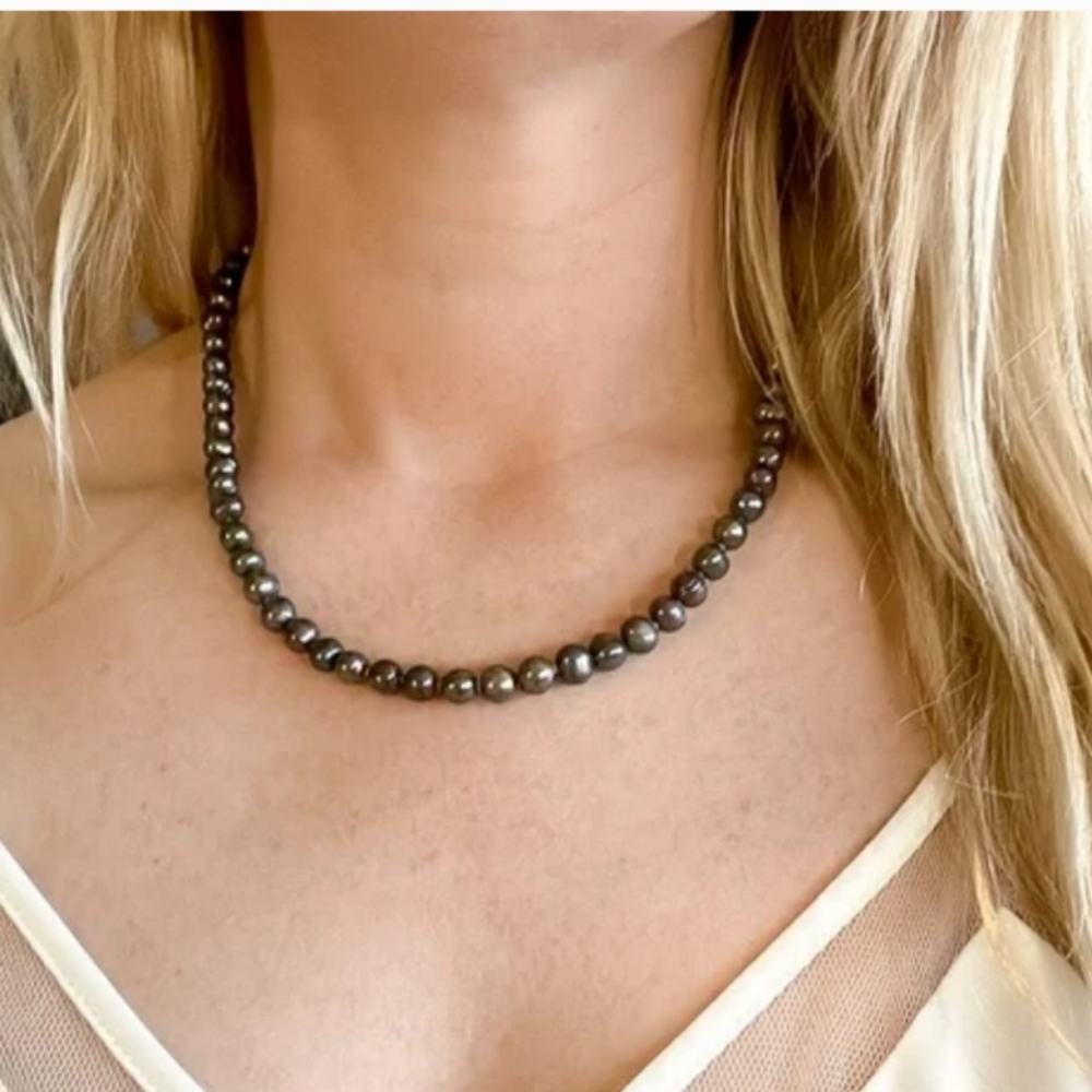 Vantel Pearl Dark Mermaid Pearl Necklace